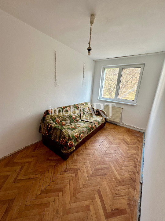 Apartament de 3 camere , etaj 3 , str. Ecaterian Teodoroiu.