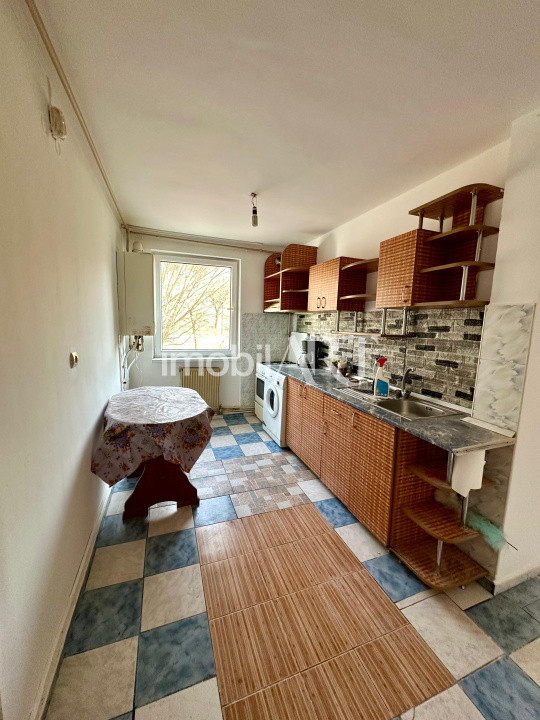 Apartament de 3 camere , etaj 3 , str. Ecaterian Teodoroiu.