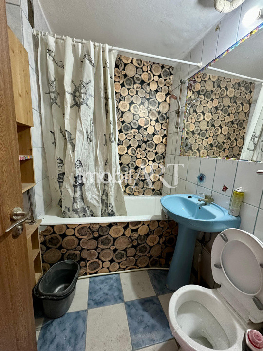Apartament de 3 camere , etaj 3 , str. Ecaterian Teodoroiu.