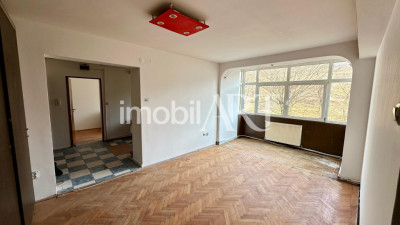 Apartament de 3 camere , etaj 3 , str. Ecaterian Teodoroiu.