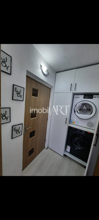 Apartament de 2 camere cu balcon si loc de parcare .