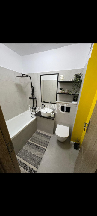 Apartament de 2 camere cu balcon si loc de parcare .