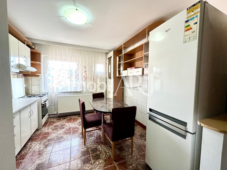 Apartament de 3 camere ,decomandat, balcon , loc de paracre .