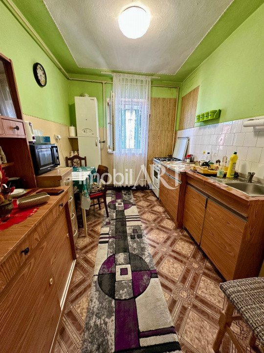 Apartament 3 camere, 68 mp, etaj 4 – zonă excelentă, aproape de tot ce contează