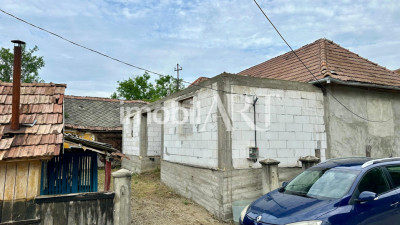 Casă de vânzare în Comuna Vad, la 22 km de Dej – cu utilități, teren de 400 mp
