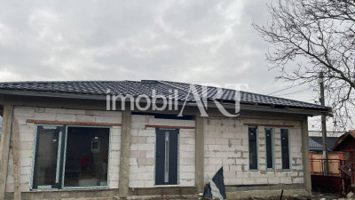 Casă stil mediteranean, 100 mp utili, teren 869 mp – Cetan, jud. Cluj