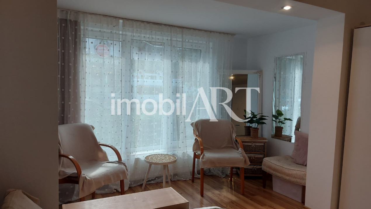 Apartament 3 camere, 2 băi, parter, Strada Crangului .