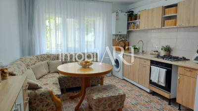 Apartament 3 camere, 2 băi, parter, Strada Crangului .