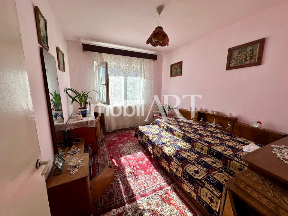 Apartament de 4 camere cartier 1 Mai .