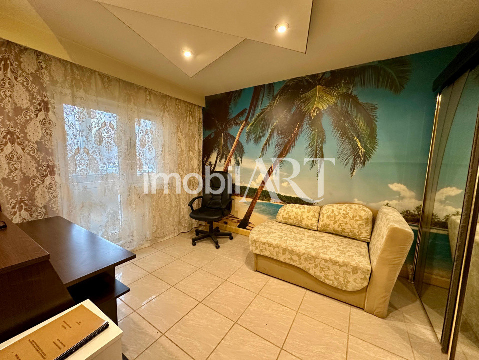 Apartament 4 camere ,etaj 1, garaj 