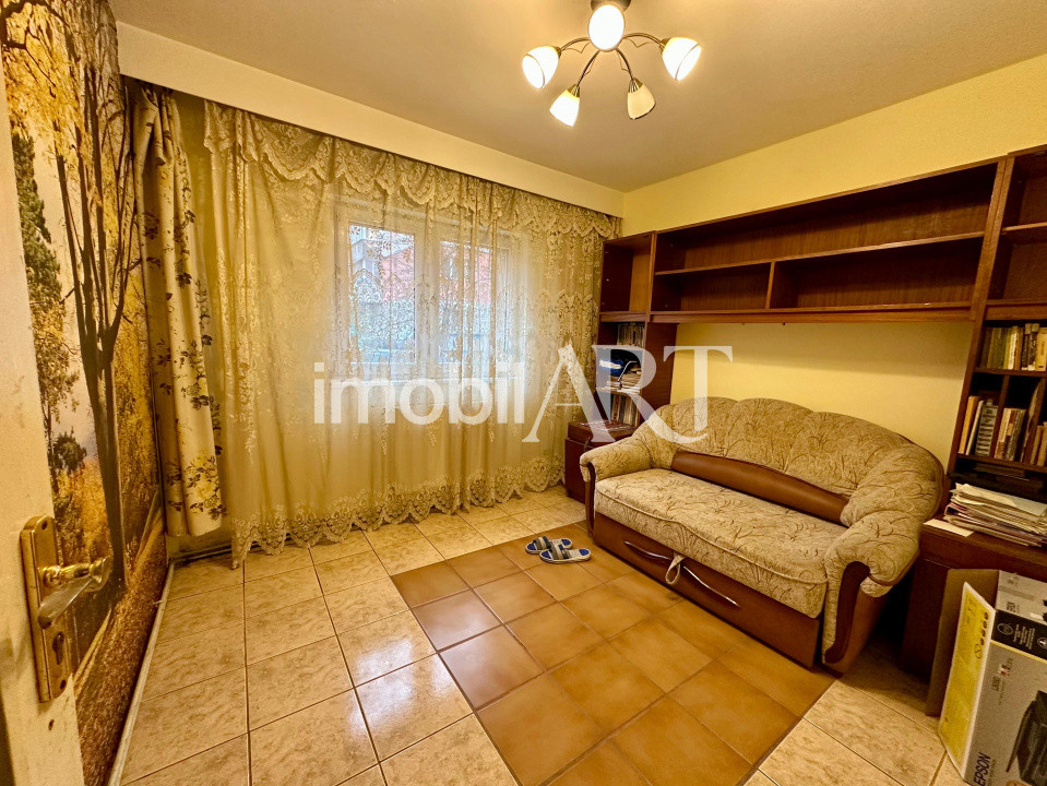 Apartament 4 camere ,etaj 1, garaj 