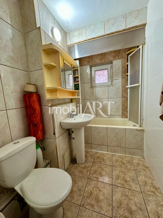 Apartament 4 camere ,etaj 1, garaj 