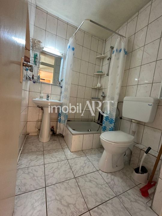 Apartament 4 camere, 2 balcoane , 2 bai. Comision 0