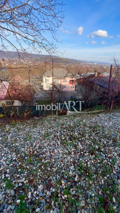 Casă cu view panoramic superb, stradă asfaltată, utilități complete — Dej