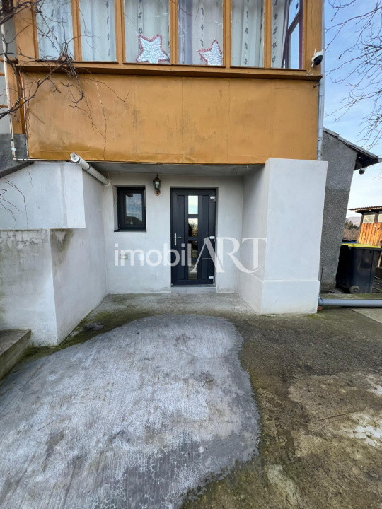 Casă cu view panoramic superb, stradă asfaltată, utilități complete — Dej