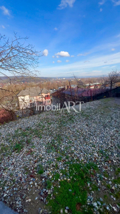 Casă cu view panoramic superb, stradă asfaltată, utilități complete — Dej