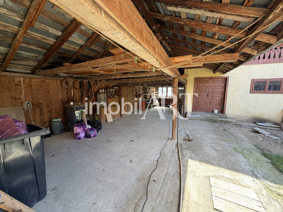 Casă spațioasă cu teren generos în Cuzdrioara | Comision 0% la cumpărător