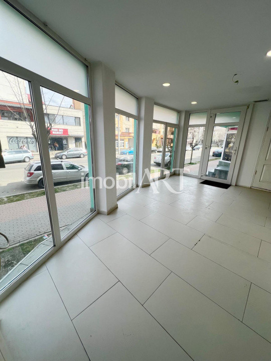 Spațiu comercial 70 mp | 2 intrări | Zonă circulată | Vitrină mare