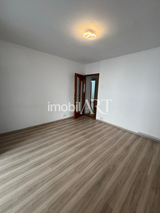 Spațiu comercial 70 mp | 2 intrări | Zonă circulată | Vitrină mare