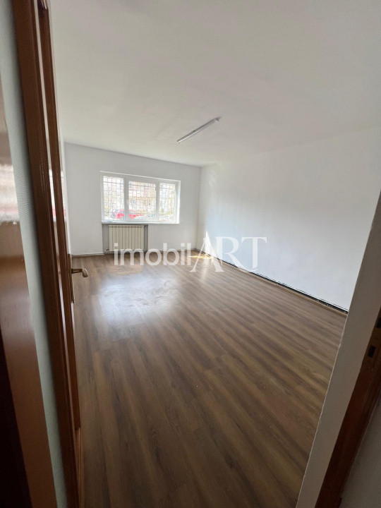 Spațiu comercial 70 mp | 2 intrări | Zonă circulată | Vitrină mare