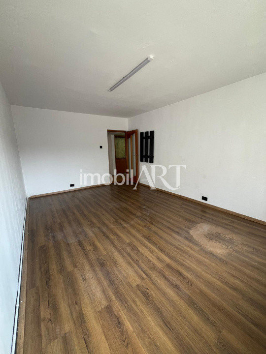 Spațiu comercial 70 mp | 2 intrări | Zonă circulată | Vitrină mare
