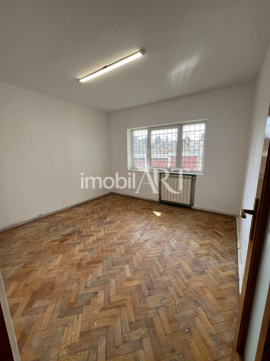 Spațiu comercial 70 mp | 2 intrări | Zonă circulată | Vitrină mare