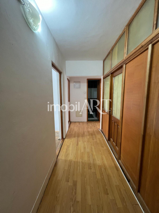 Spațiu comercial 70 mp | 2 intrări | Zonă circulată | Vitrină mare