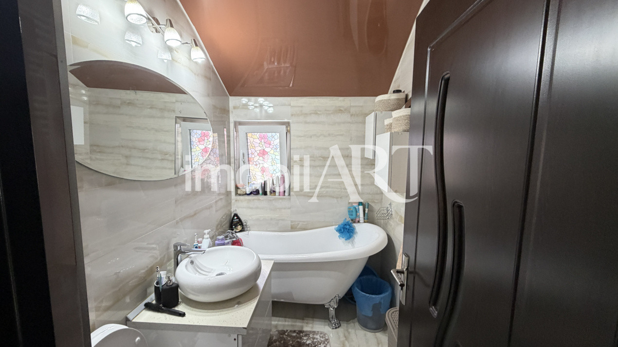 Apartament 3 camere – Mansardă – Scară interioară – Spațiu versatil