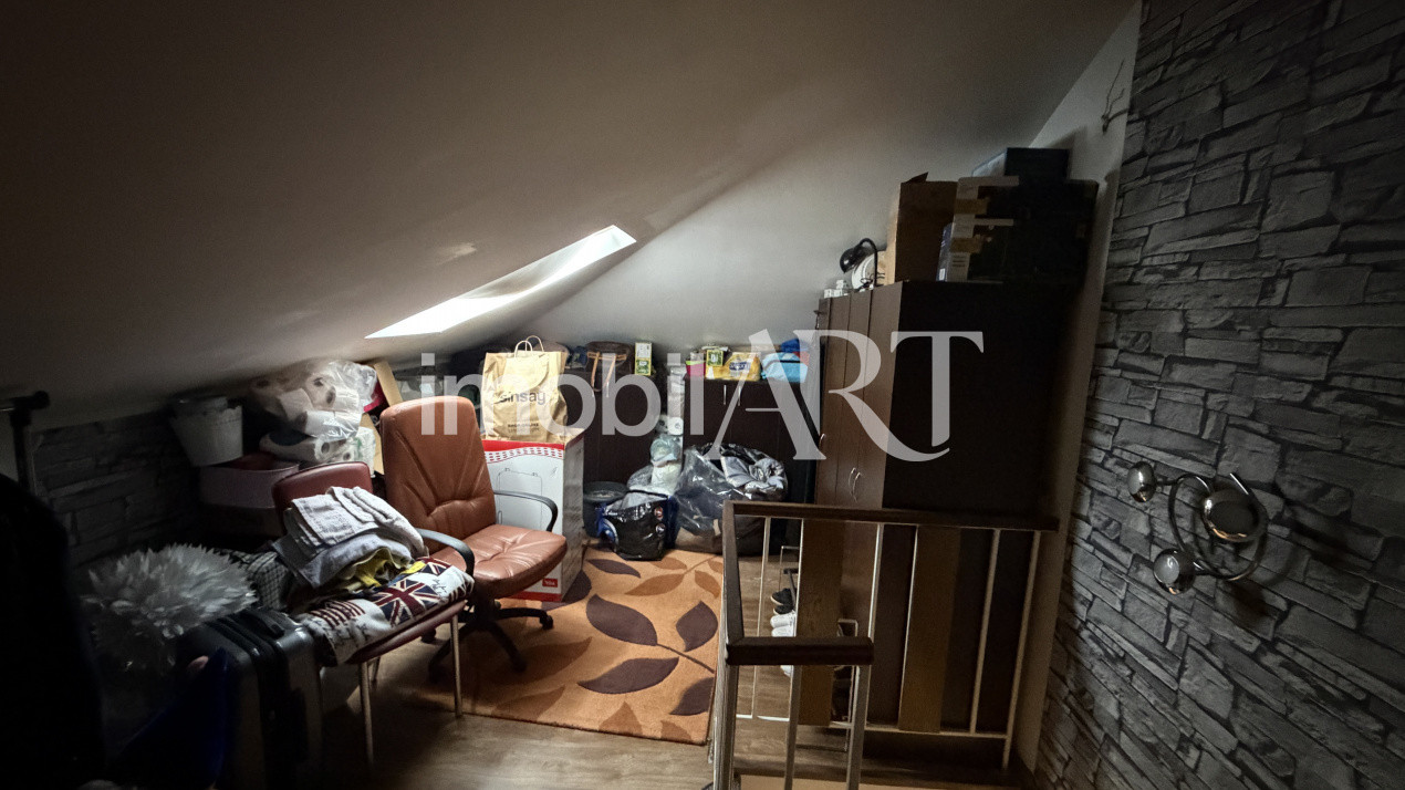 Apartament 3 camere – Mansardă – Scară interioară – Spațiu versatil