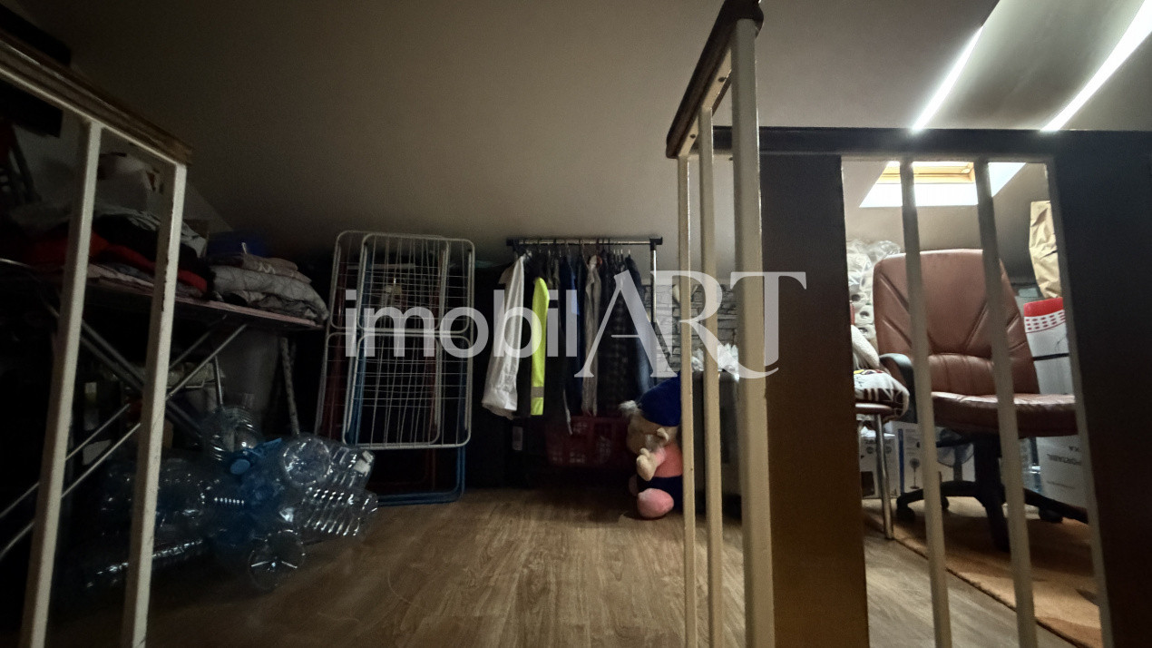 Apartament 3 camere – Mansardă – Scară interioară – Spațiu versatil