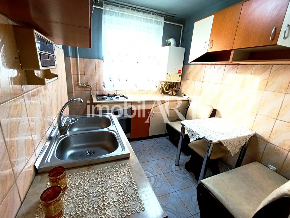 Apartament de 3 camere, mobilat și utilat, gata să devină acasă