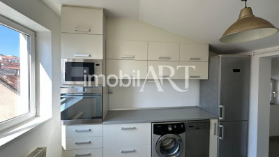 Apartament 3 camere  , etaj 2 , zona centrala .