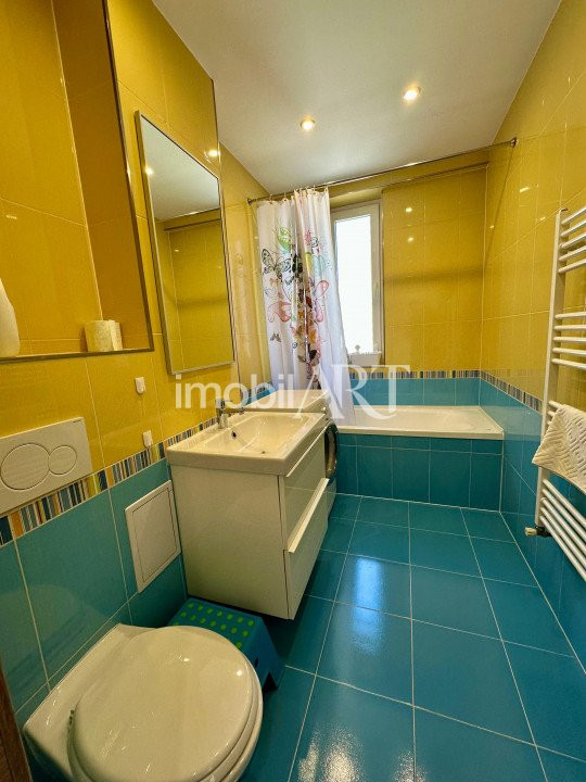 Apartament 4 camere , parcare , zona centrala .