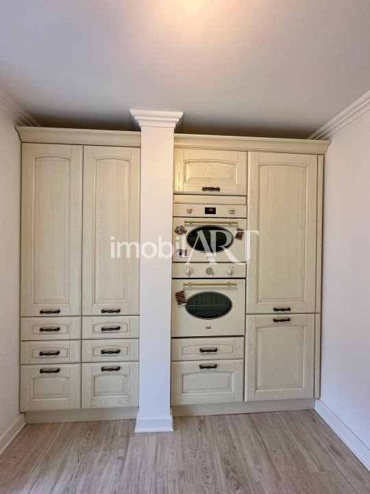 Apartament de 2 camere , etaj 2 , central 