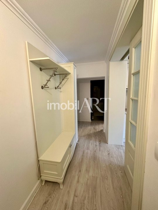 Apartament de 2 camere , etaj 2 , central 