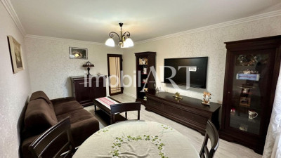 Apartament de 2 camere , etaj 2 , central 